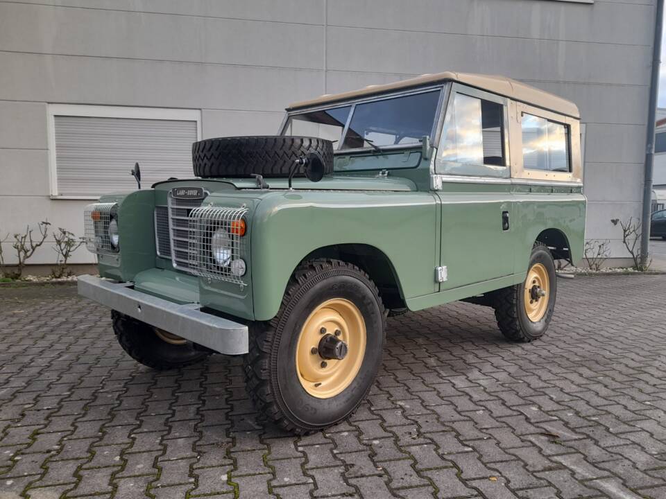 Immagine 2/29 di Land Rover 88 (1974)