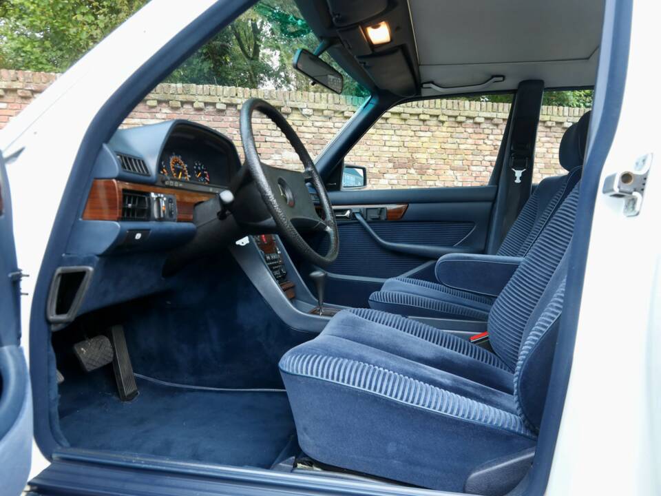 Bild 32/50 von Mercedes-Benz 380 SEL (1983)