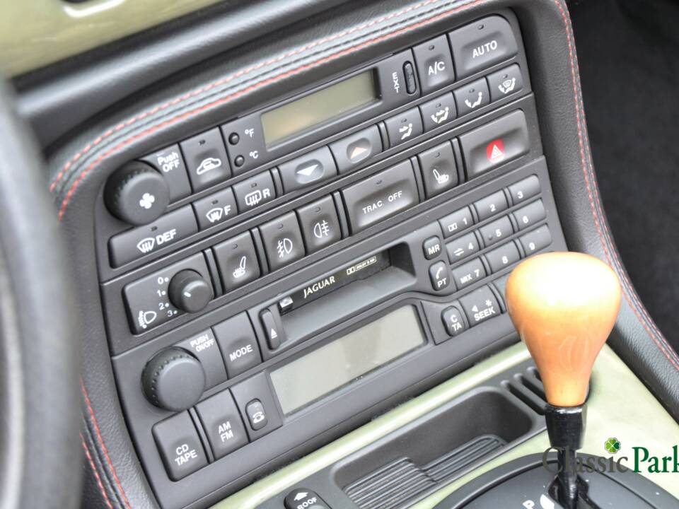 Image 47/50 of Jaguar XKR &quot;Silverstone&quot; (2000)