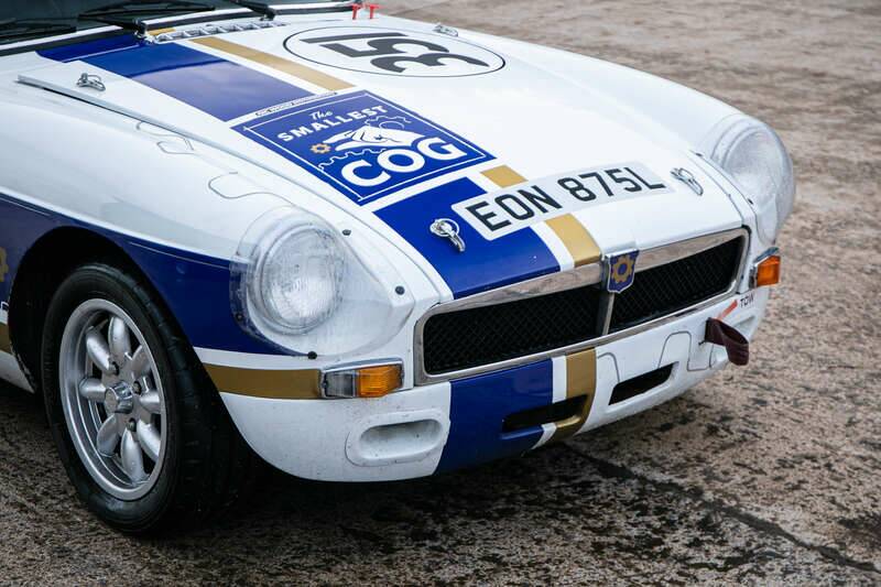 Image 8/42 of MG MGB GT (1972)