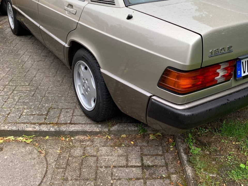 Bild 5/18 von Mercedes-Benz 190 E 1.8 (1991)