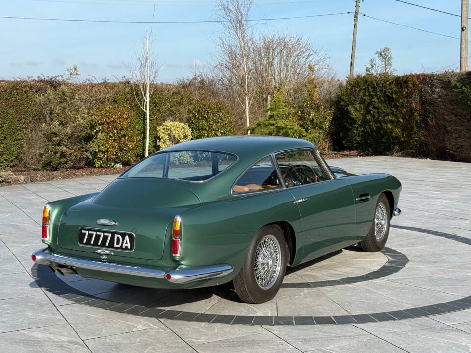 Image 3/15 of Aston Martin DB 4 (1960)