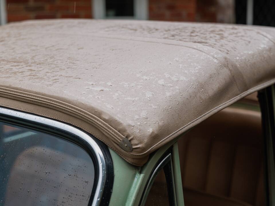 Image 17/29 of Morris Minor 1000 Tourer (1962)
