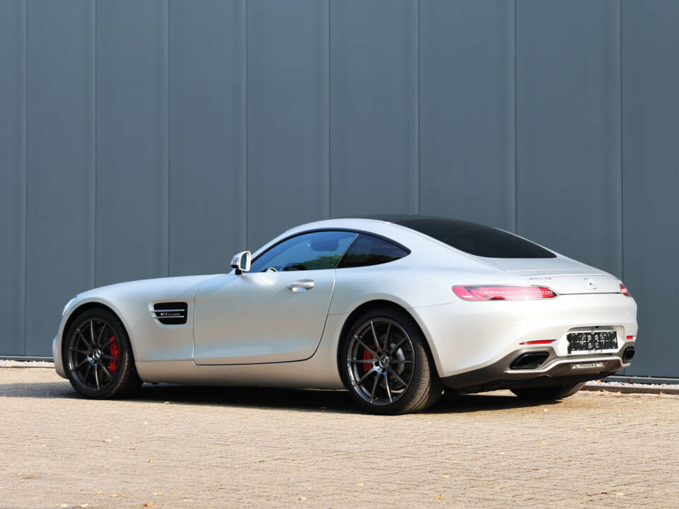 Image 32/56 of Mercedes-AMG GT-S (2017)