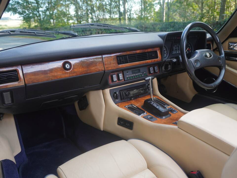 Image 11/20 of Jaguar XJS 5.3 V12 (1989)
