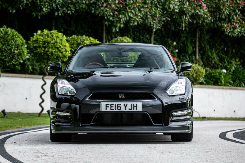 Bild 6/37 von Nissan GT-R Black Edition (2016)