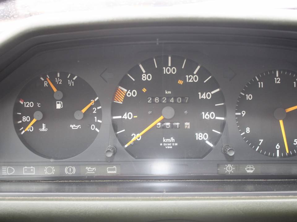 Image 7/11 de Mercedes-Benz 200 D (1985)