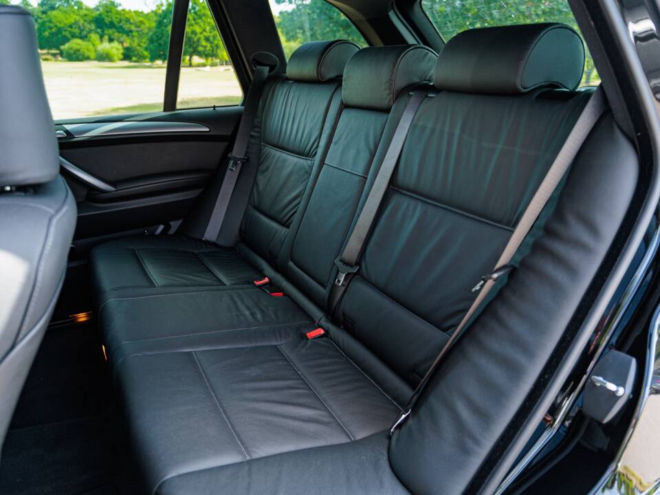 Immagine 18/31 di BMW X5 3.0i (2004)