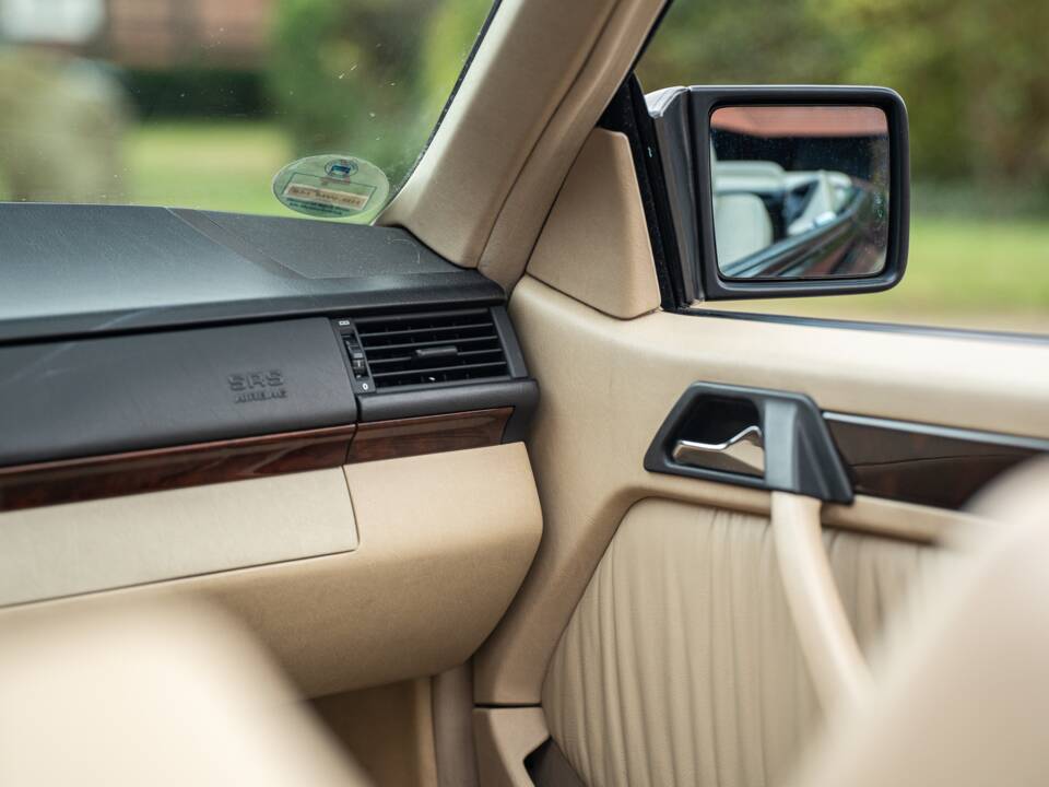 Image 48/83 de Mercedes-Benz E 220 (1996)