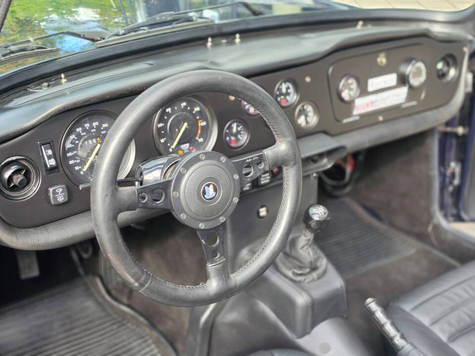 Image 22/49 of Triumph TR 6 PI (1973)