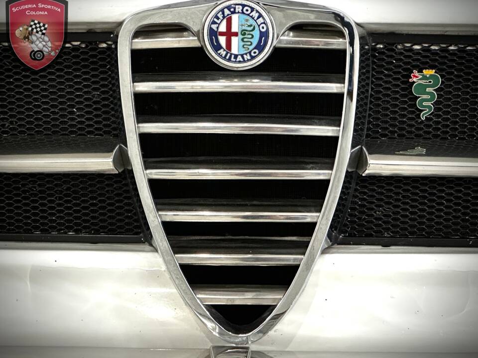 Immagine 22/53 di Alfa Romeo Giulia GT 1300 Junior (1970)