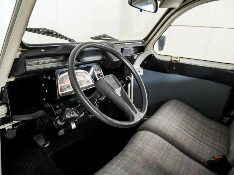 Image 11/50 of Citroën 2 CV 6 (1988)