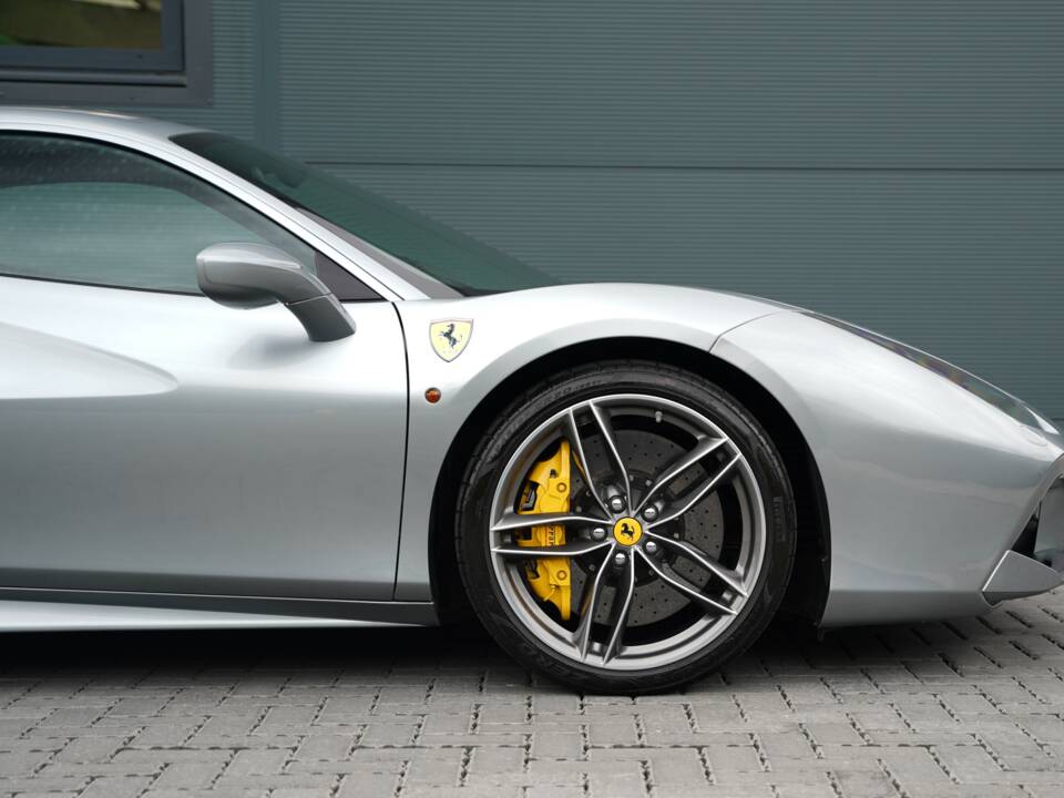 Image 24/50 of Ferrari 488 GTB (2017)