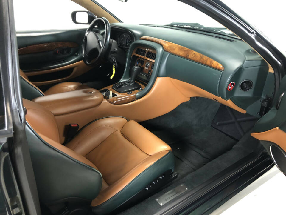 Image 20/35 of Aston Martin DB 7 Vantage (2000)