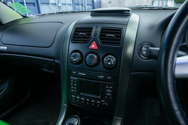 Image 21/45 of Holden LSV R300 (2002)