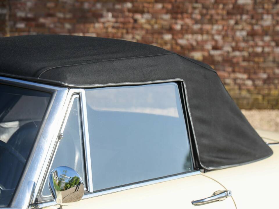 Image 22/50 of Alfa Romeo 1600 Duetto (1967)