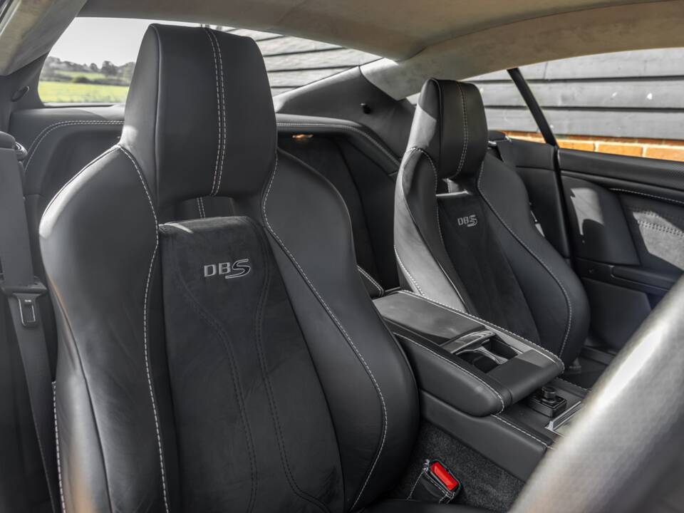 Image 12/77 of Aston Martin DBS (2009)