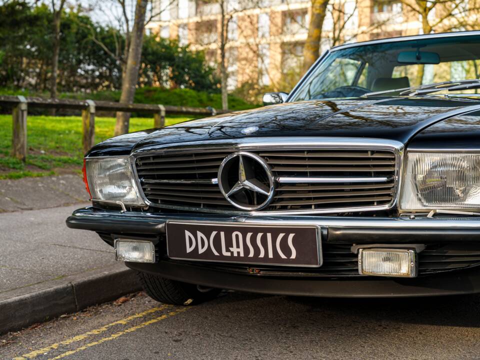 Imagen 8/28 de Mercedes-Benz 380 SL (1985)