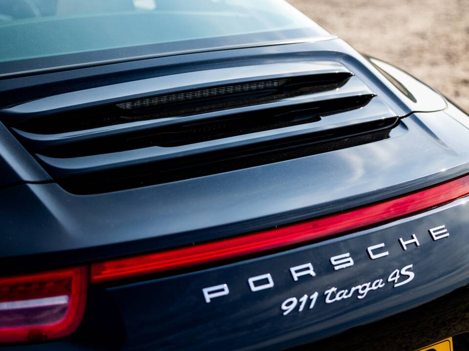 Imagen 34/50 de Porsche 911 Targa 4S (2015)