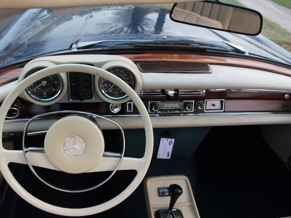 Image 19/27 de Mercedes-Benz 280 SE 3,5 (1971)