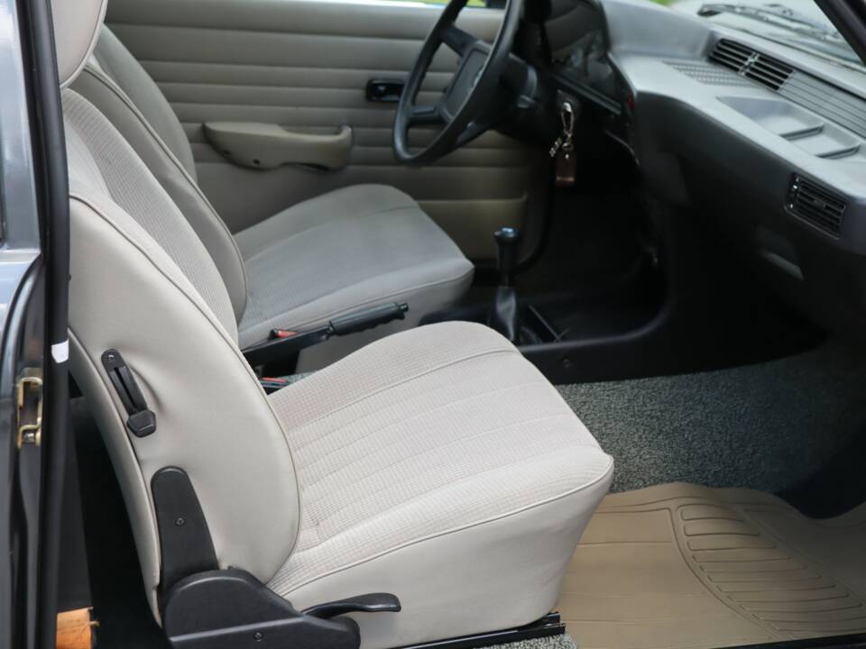 Image 39/50 of BMW 323i (1980)