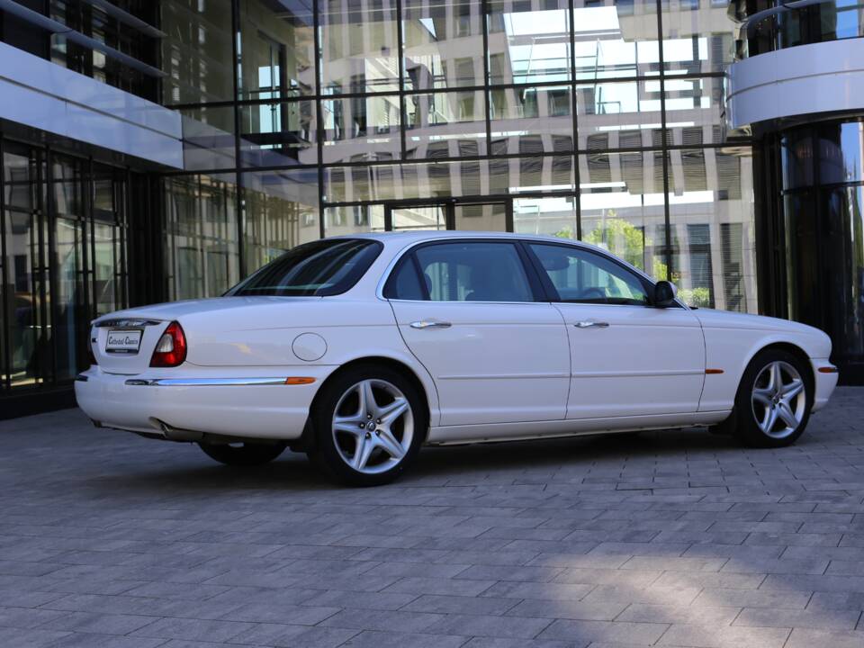 Imagen 18/77 de Jaguar XJ 8 4.2 (2005)
