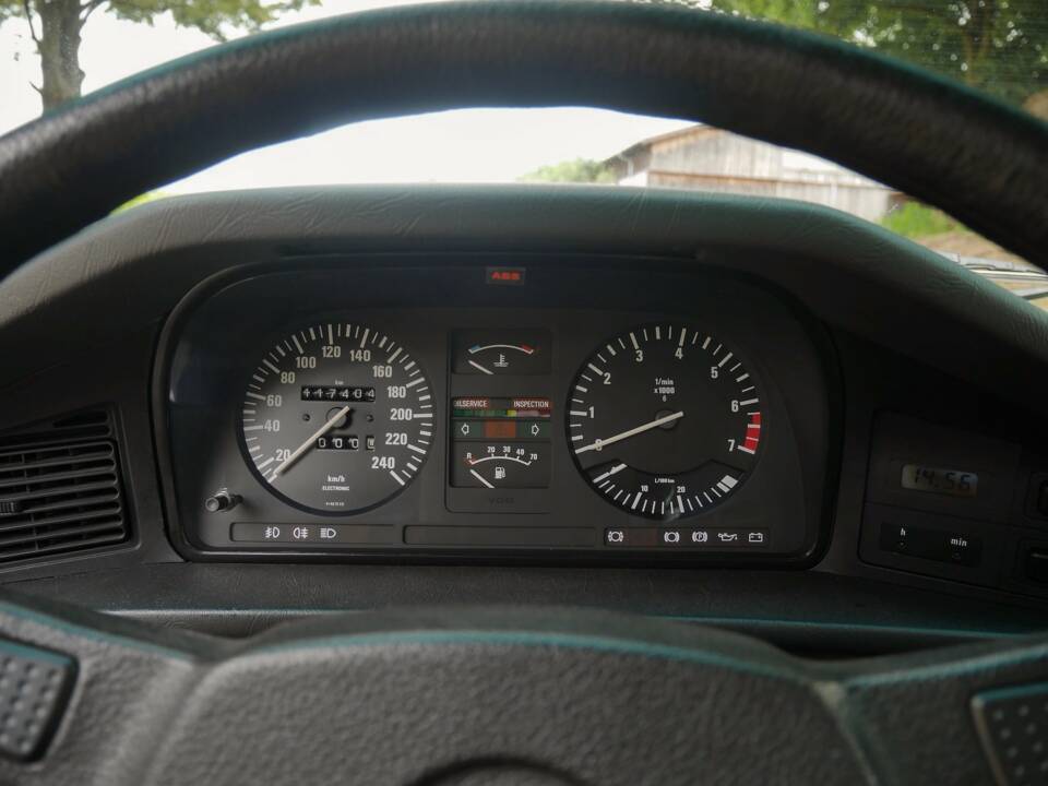 Image 21/42 of BMW 528i (1900)