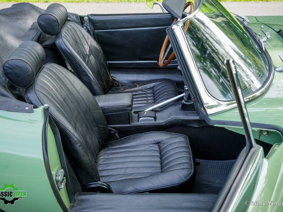 Image 12/60 de Jaguar E-Type (1969)
