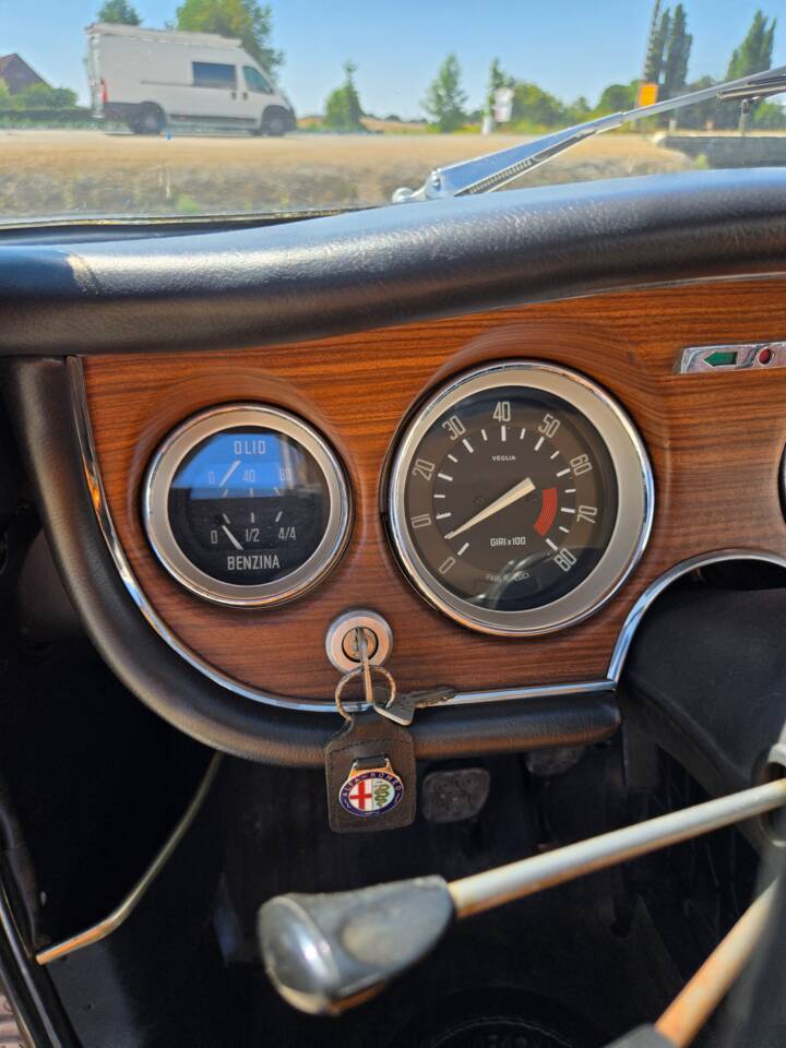 Image 37/84 of Alfa Romeo Giulia GT 1300 Junior (1968)