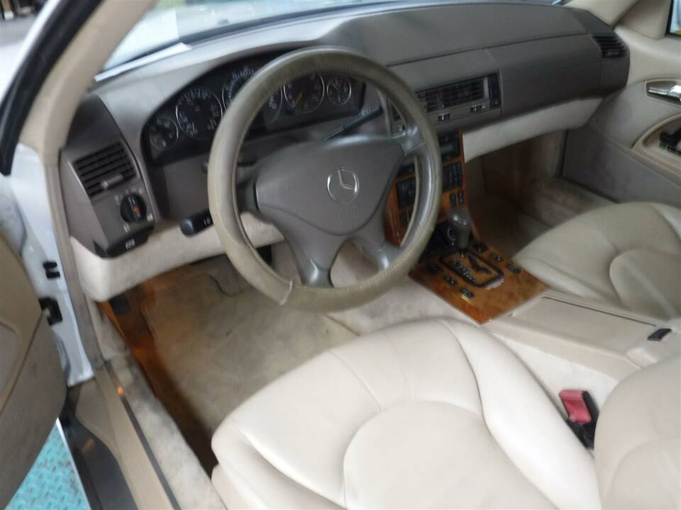 Imagen 37/48 de Mercedes-Benz SL 500 (2000)