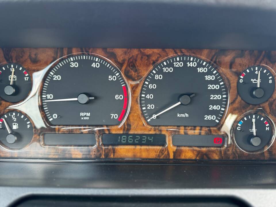 Imagen 25/33 de Jaguar XJ6 3.2 (1990)