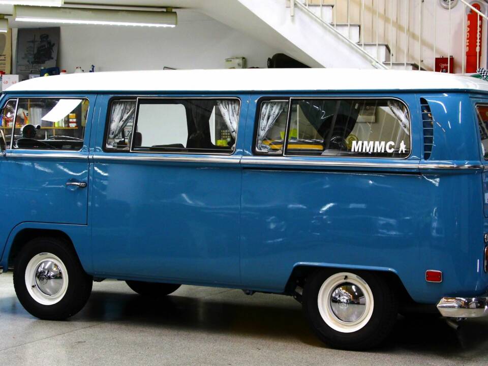 Image 8/33 of Volkswagen T2a minibus (1970)