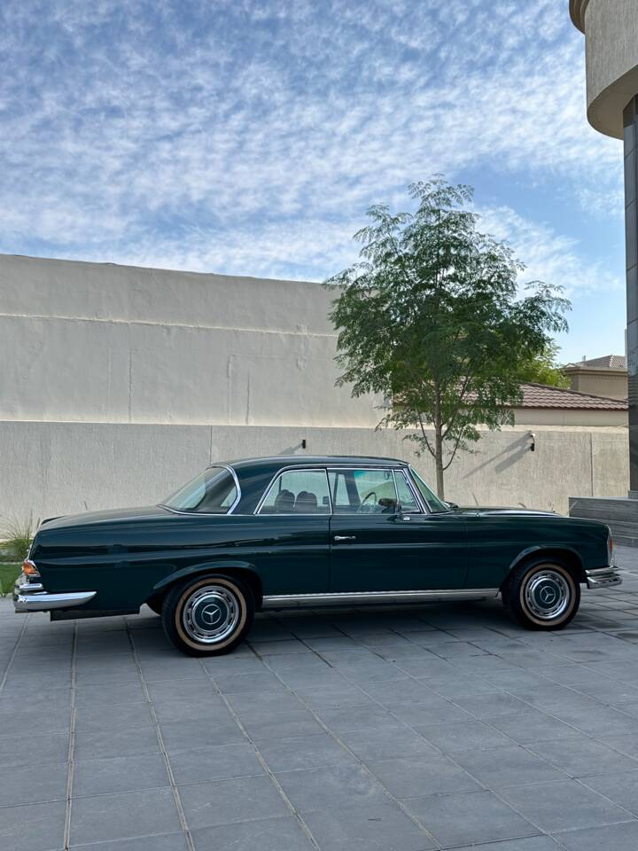 Image 5/15 de Mercedes-Benz 280 SE (1968)