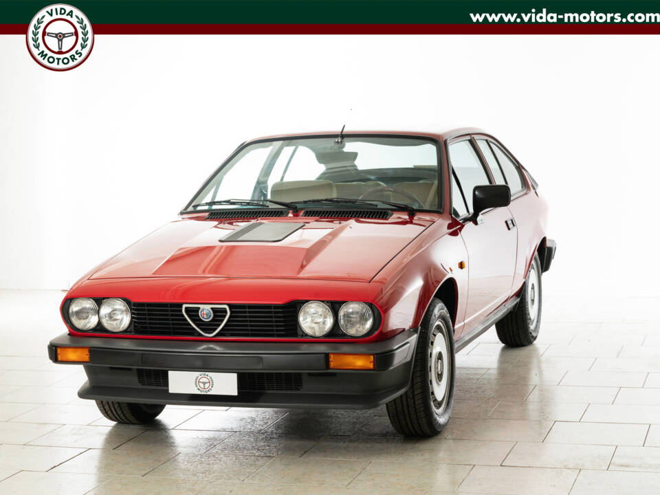 Immagine 1/32 di Alfa Romeo GTV 6 2.5 (1981)