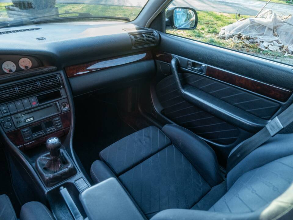 Afbeelding 29/73 van Audi 100 S4 Quattro (1993)