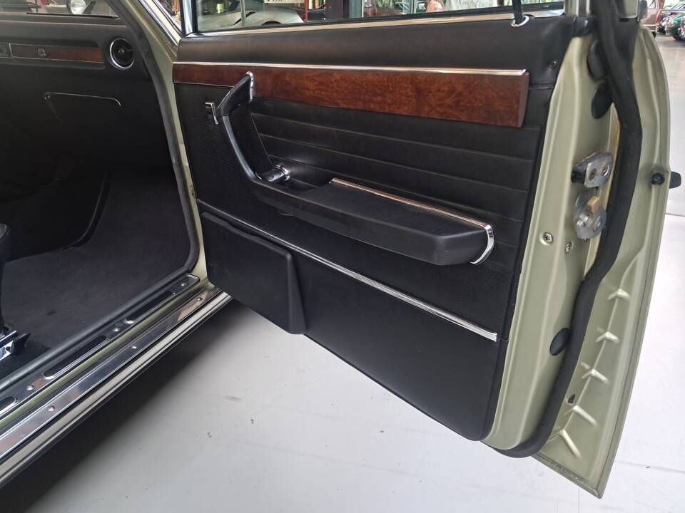 Immagine 17/39 di BMW 3,3 Li (1977)