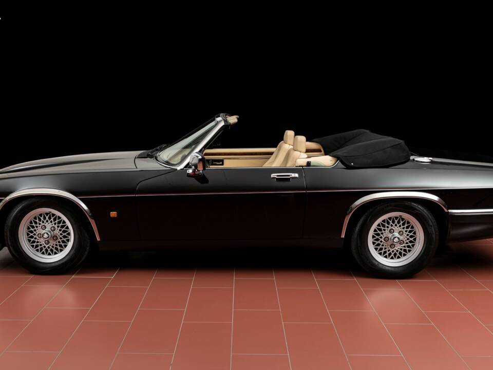 Image 2/7 of Jaguar XJ-S Convertible (1991)
