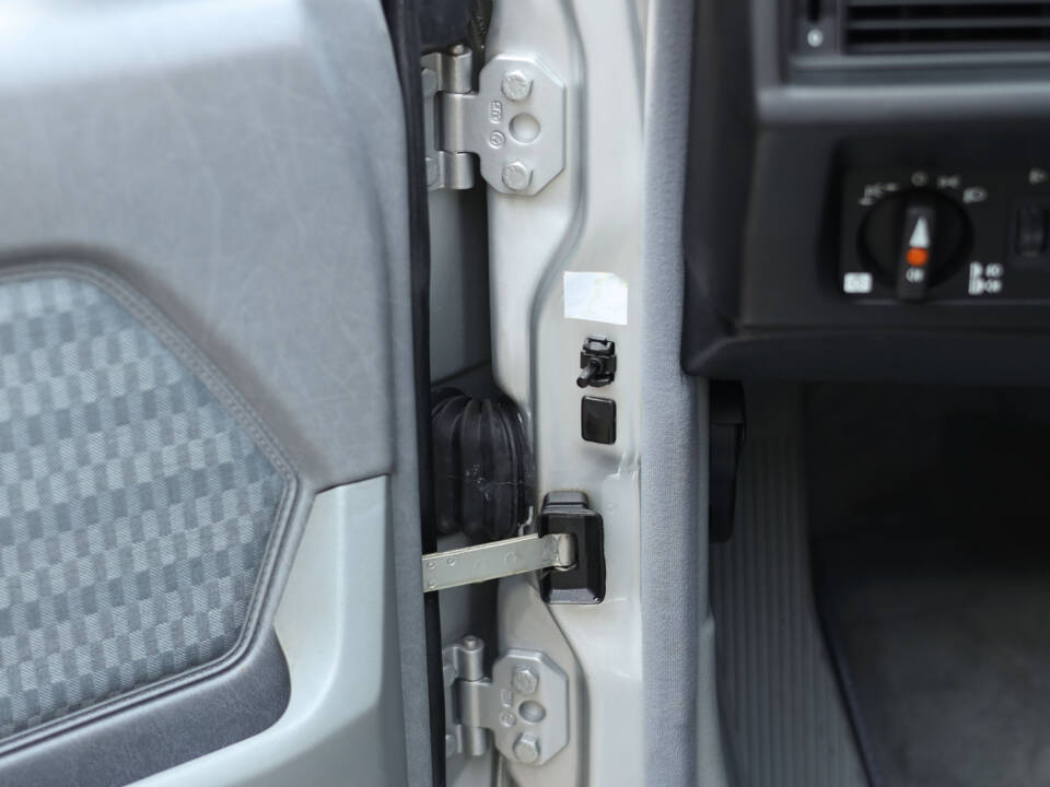 Immagine 74/100 di Mercedes-Benz 190 E 2.3 (1992)