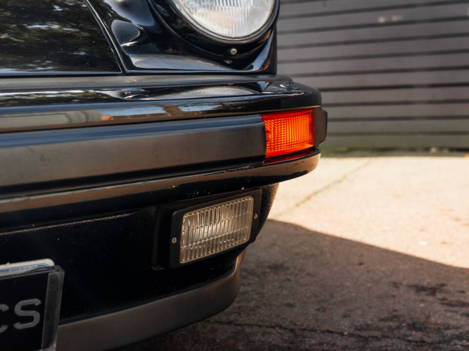 Imagen 48/60 de Porsche 911 Carrera 3.2 (WTL) (1988)