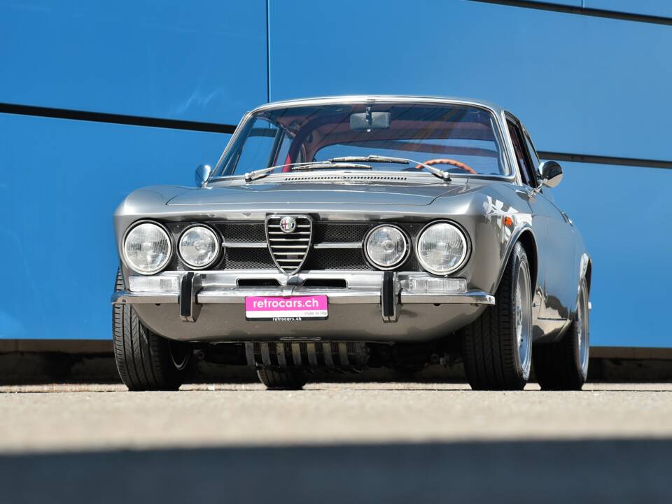 Image 23/24 of Alfa Romeo 1750 GT Veloce (1971)