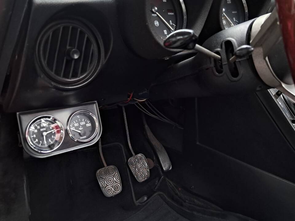 Image 19/38 of Alfa Romeo 2000 Spider Veloce (1978)