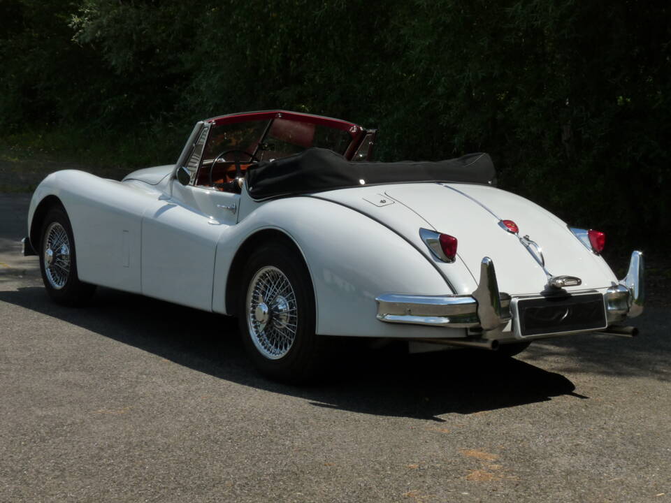 Immagine 9/22 di Jaguar XK 140 SE DHC (1957)