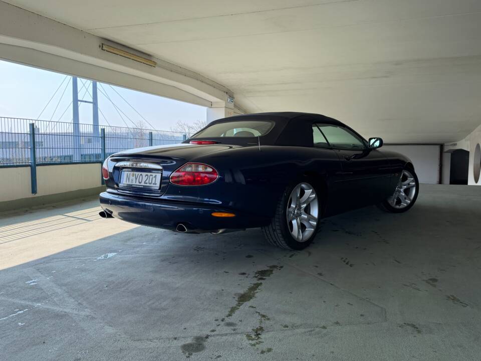 Bild 8/17 von Jaguar XKR (2002)