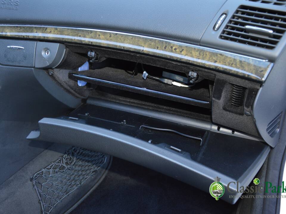 Image 43/50 of Mercedes-Benz E 500 T (2004)