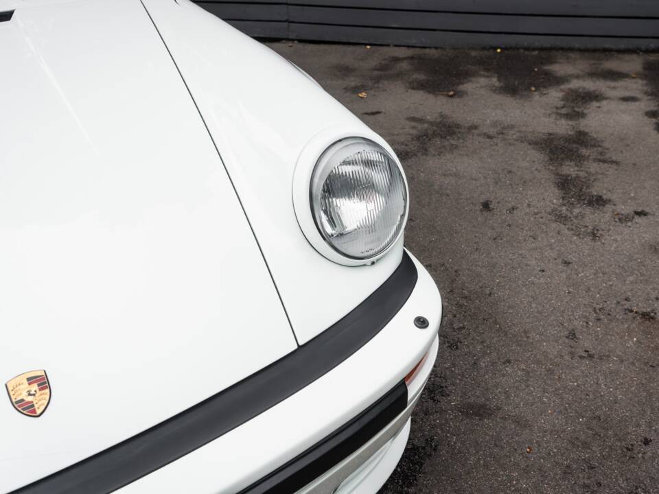 Image 49/50 of Porsche 911 Turbo LE (1989)