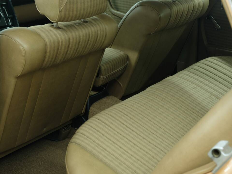 Image 25/50 de Mercedes-Benz 350 SE (1973)