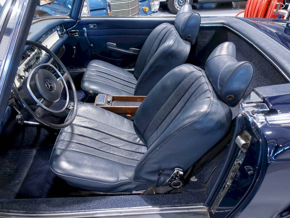 Immagine 22/36 di Mercedes-Benz 280 SL (1971)