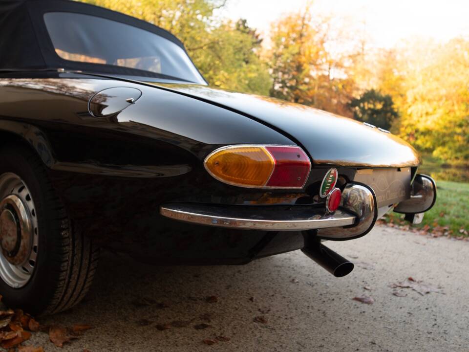 Image 21/51 of Alfa Romeo 1600 Spider Duetto (1966)