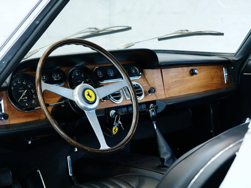 Imagen 20/24 de Ferrari 330 GT 2+2 (1964)