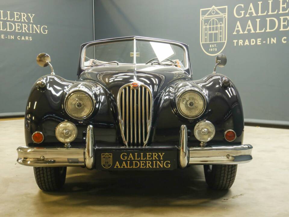 Image 34/50 of Jaguar XK 140 DHC (1955)